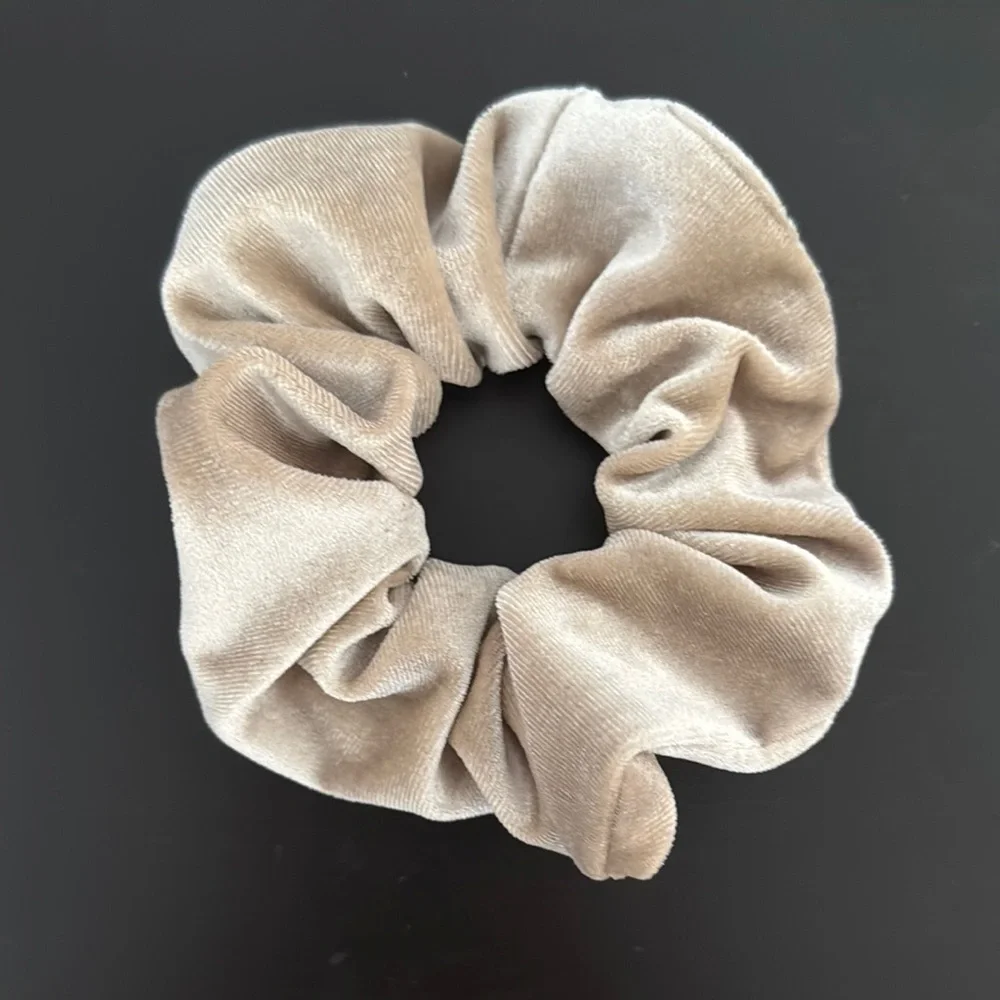 Madewell Elegant Oversized Large Velvet Cream Silk Hair Scrunchie